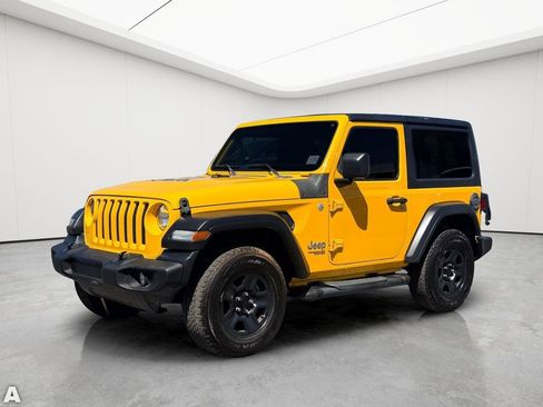 Used 2019 Jeep Wrangler Sport AWD/4WD image 2