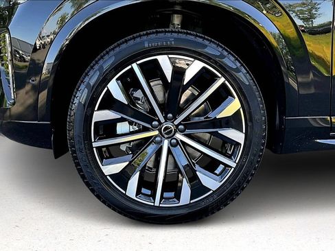 New 2026 Volvo XC90 B6 Plus w/ Protection Package Premier AWD/4WD image 12