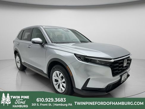 Used 2025 Honda CR-V LX image 1