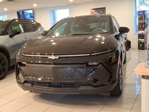 New 2026 Chevrolet Equinox EV LT image 3