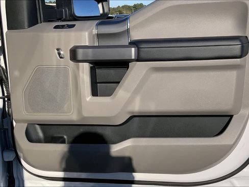 Used 2019 Ford F250 XLT w/ XLT Premium Package image 23