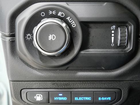 Used 2024 Jeep Wrangler Unlimited Sahara AWD/4WD image 15