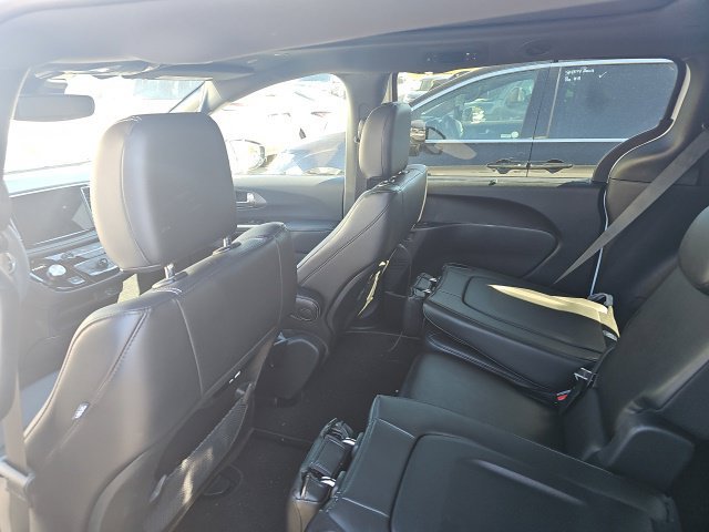 Used 2026 Chrysler Pacifica Select FWD image 5