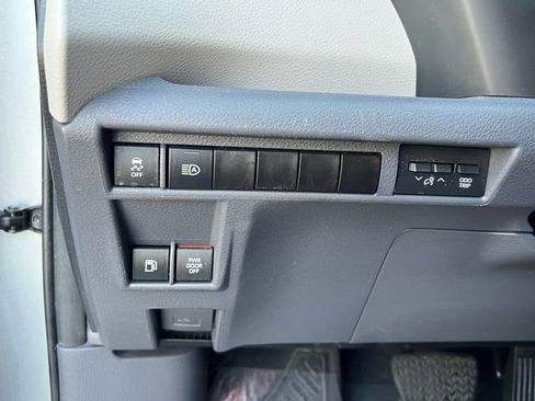 Certified 2023 Toyota Sienna XLE image 24