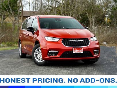 New 2026 Chrysler Pacifica Select