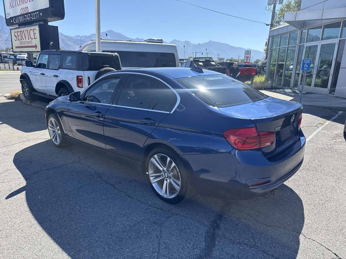 Used 2017 BMW 330i xDrive Sedan AWD/4WD image 7