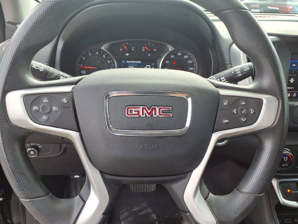 Used 2024 GMC Terrain SLE w/ Driver Convenience Package FWD image 7