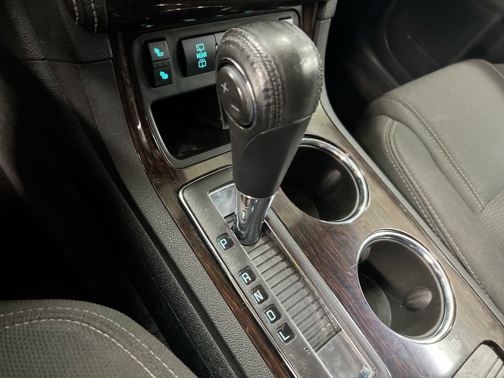 Used 2017 Chevrolet Traverse LT w/ Style and Technology Package FWD image 17
