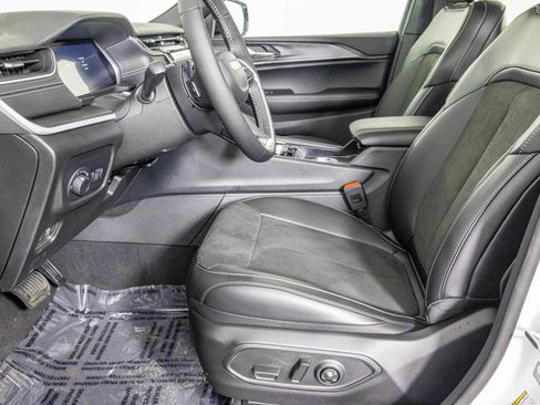 New 2025 Jeep Grand Cherokee Laredo image 15