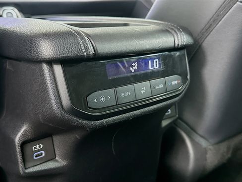 Used 2025 Toyota Grand Highlander AWD image 27