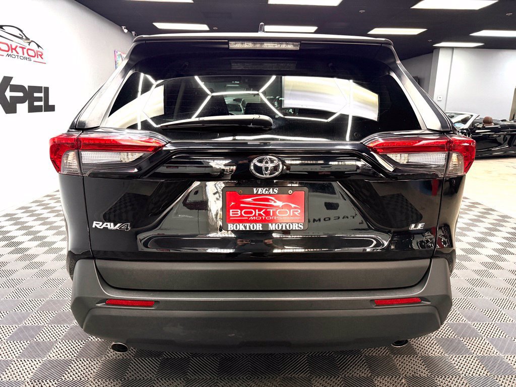 Used 2022 Toyota RAV4 LE FWD image 12