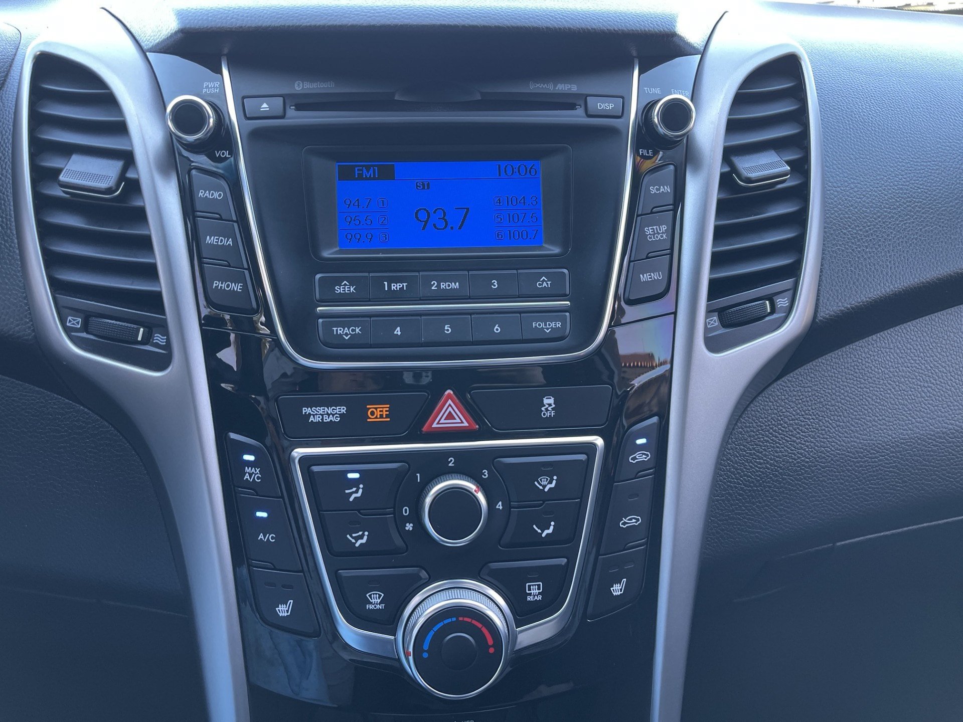 Used 2016 Hyundai Elantra GT FWD image 18
