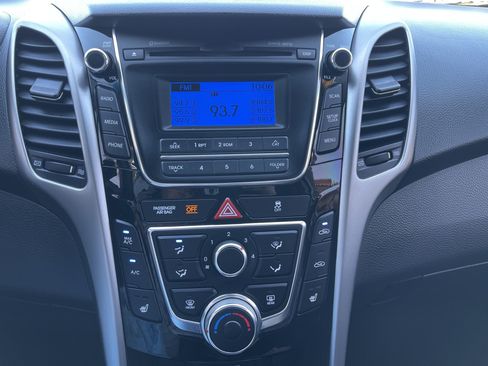 Used 2016 Hyundai Elantra GT FWD image 18