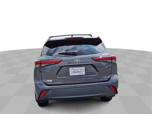 Used 2022 Toyota Highlander XLE image 7