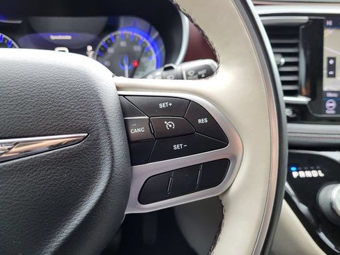 Used 2018 Chrysler Pacifica Limited FWD image 33