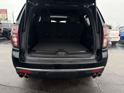 Used 2023 Chevrolet Suburban Premier image 5
