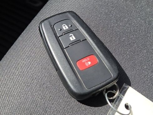 Used 2020 Toyota C-HR XLE FWD image 22