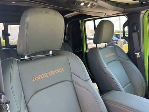 Used 2025 Jeep Gladiator Mojave image 24