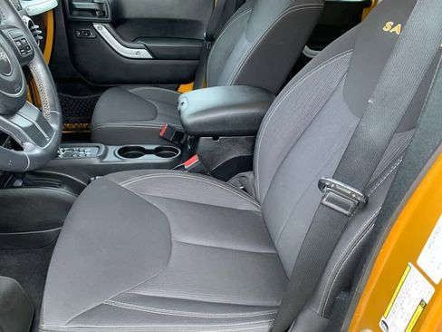 Used 2014 Jeep Wrangler Unlimited Sahara w/ Connectivity Group image 17