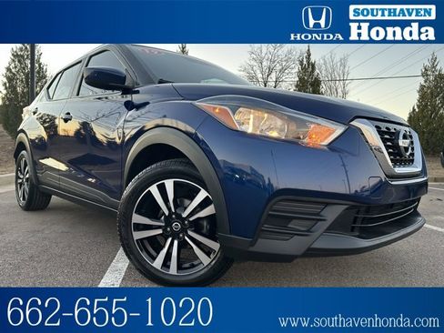 Used 2019 Nissan Kicks SV image 1