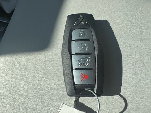 New 2025 Mitsubishi Outlander SE image 34