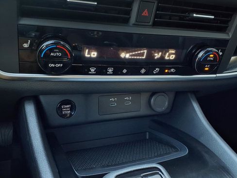 Certified 2025 Nissan Rogue SV image 21