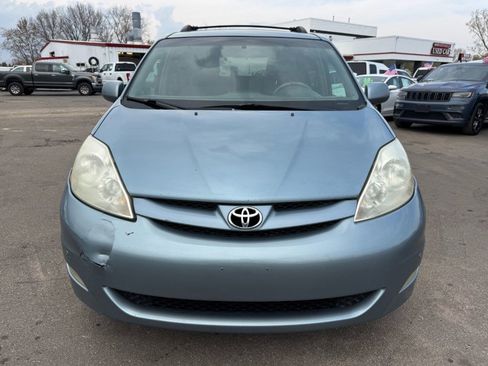 Used 2009 Toyota Sienna XLE FWD image 8