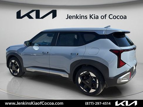 New 2027 Kia Seltos S FWD image 8