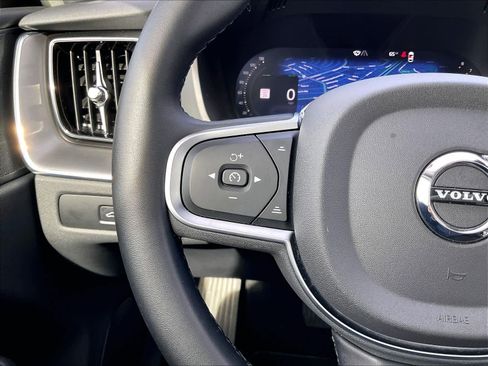 Used 2025 Volvo XC60 B5 Core image 21