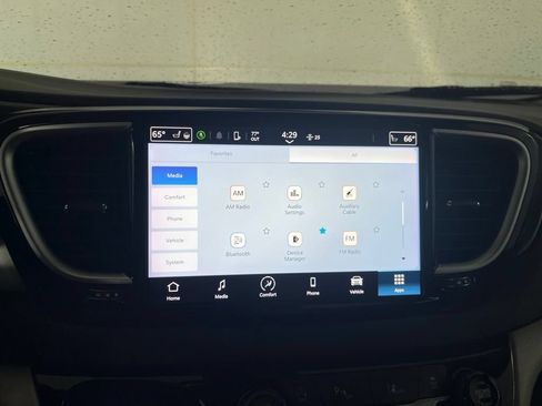 Used 2024 Chrysler Pacifica Touring-L FWD image 65