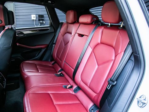 Certified 2023 Porsche Macan AWD/4WD image 14