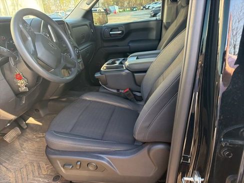 Used 2024 Chevrolet Silverado 1500 Custom Trail Boss w/ LPO, Dark Essentials Package image 8