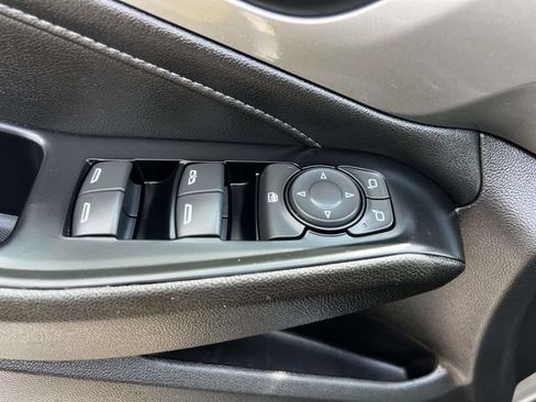 Certified 2023 Chevrolet Traverse LT FWD image 19