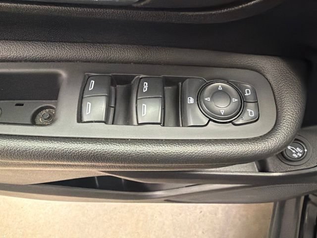 Used 2024 GMC Terrain SLT AWD/4WD image 15