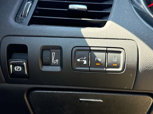 Used 2015 Chevrolet Impala LT w/ Convenience Package image 11