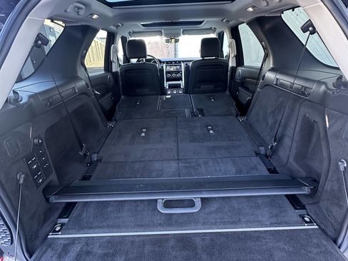 Used 2017 Land Rover Discovery HSE image 24