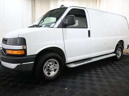 Used 2025 Chevrolet Express 2500 w/ Driver Convenience Package RWD image 5