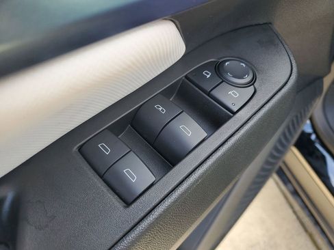 New 2025 Chevrolet Equinox EV LT image 15