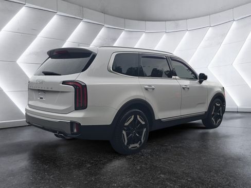 Used 2023 Kia Telluride EX FWD image 5