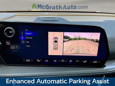 Used 2025 Chevrolet Traverse LT w/ Enhanced Driving Package AWD/4WD image 18