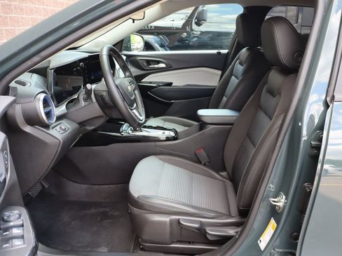 Used 2025 Chevrolet Trax LT w/ Driver Confidence Package FWD image 8