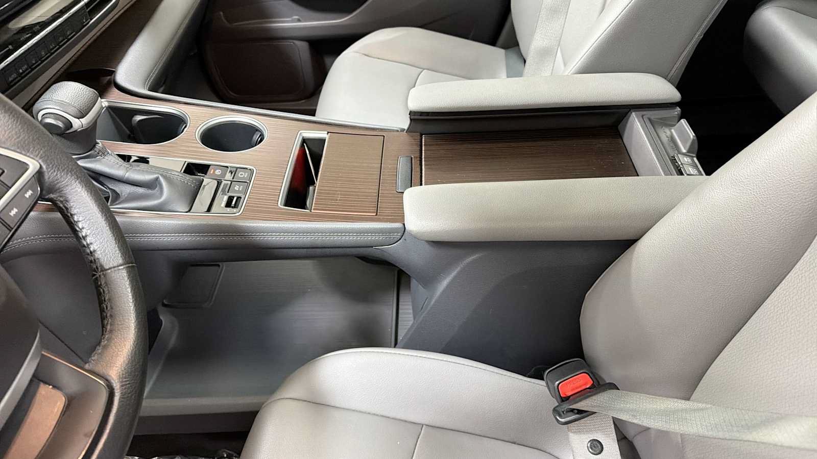 Certified 2022 Toyota Sienna XLE w/ XLE Plus Package FWD image 23
