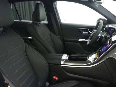 New 2025 Mercedes-Benz GLC 43 AMG 4MATIC image 9