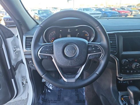 Used 2018 Jeep Grand Cherokee Laredo image 13