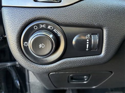 Used 2019 Jeep Cherokee Latitude w/ Popular Appearance Group image 20