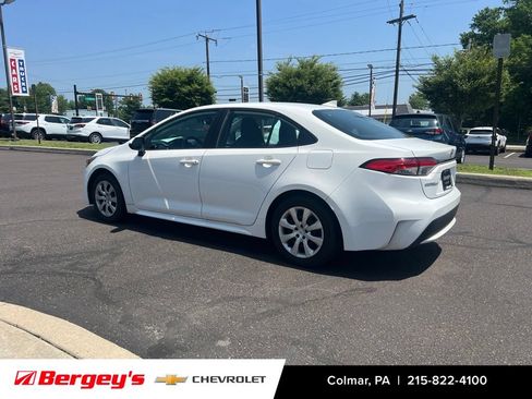 Used 2021 Toyota Corolla LE FWD image 5
