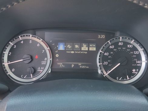 Used 2024 Toyota Highlander AWD image 16