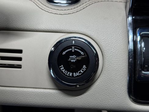 Used 2019 Lincoln Navigator L Reserve AWD/4WD image 40