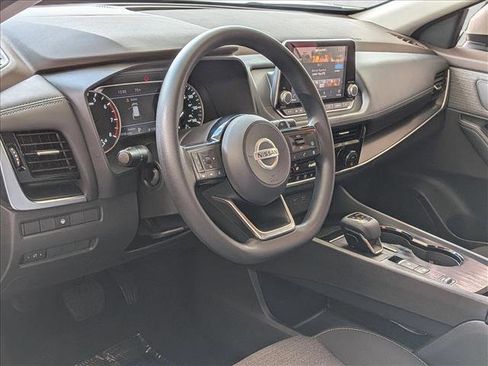 Used 2021 Nissan Rogue SV FWD image 9