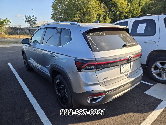 Used 2026 Volkswagen Taos SE FWD image 2
